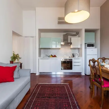 Renovated 19th Century Apartamento Florença