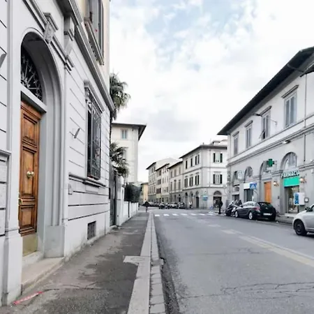 Renovated 19th Century Apartamento Florença