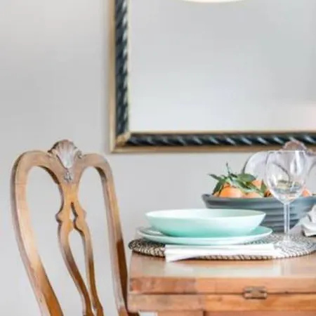 Renovated 19th Century Apartamento *